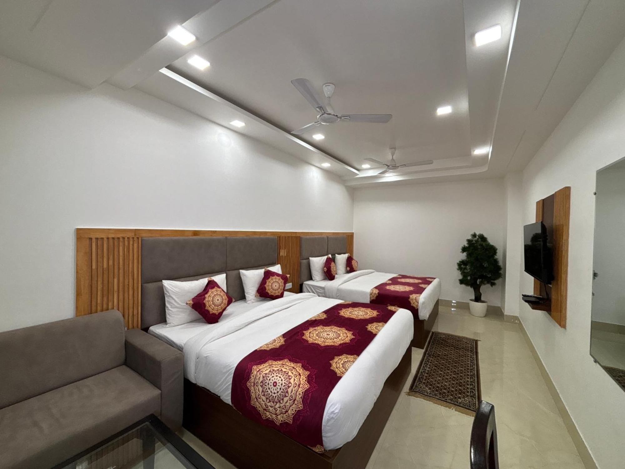Hotel Arch - Near Aerocity New Delhi Eksteriør billede