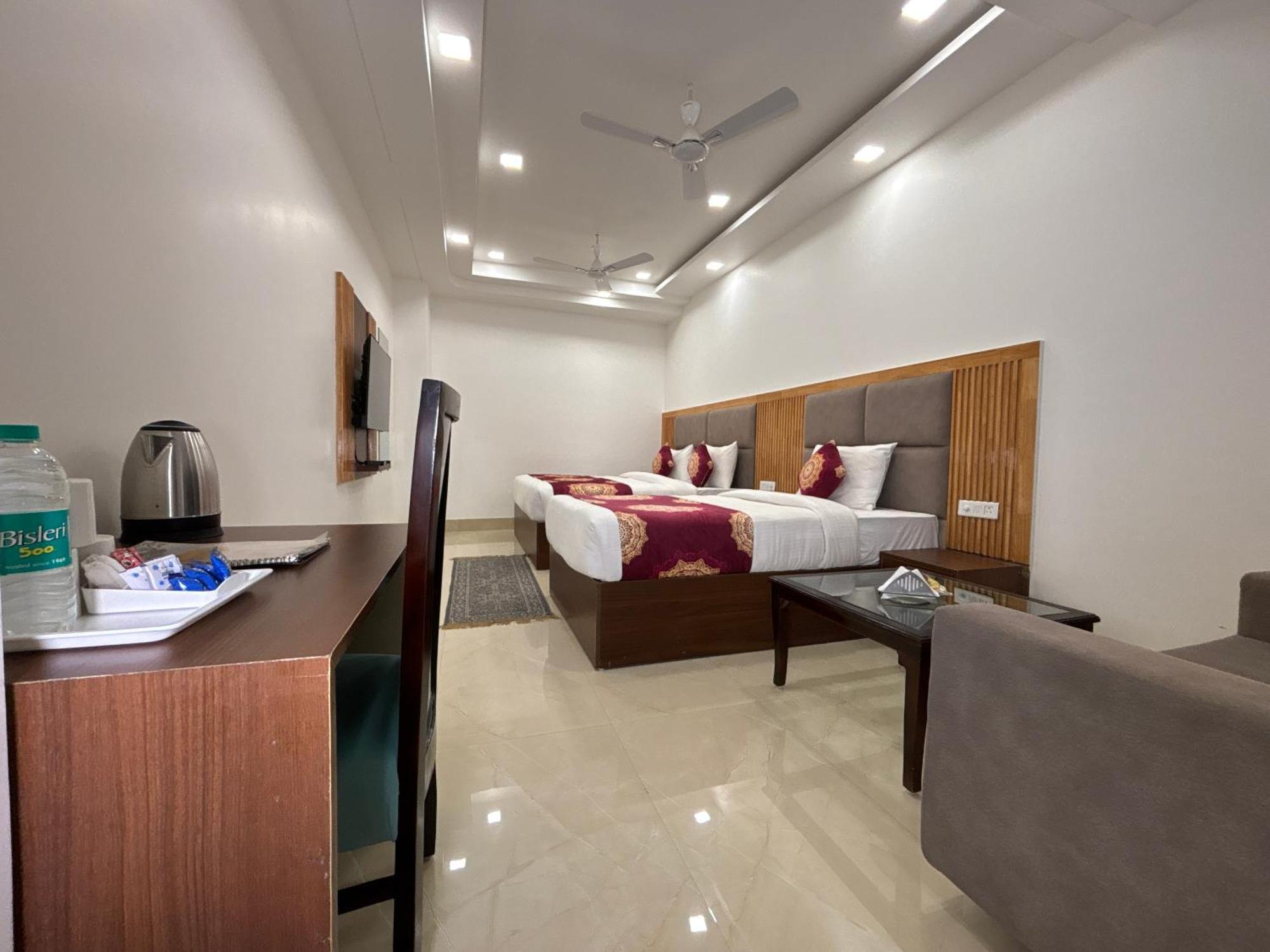 Hotel Arch - Near Aerocity New Delhi Eksteriør billede